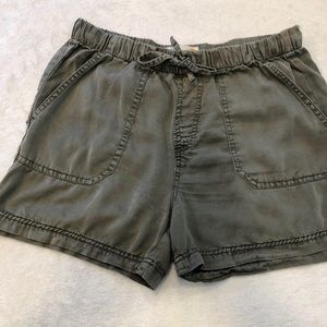 Olive Green Shorts Size: Medium (M)